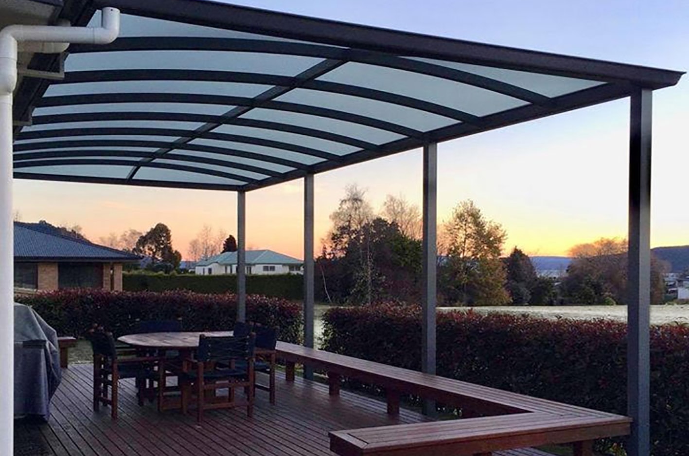 Outdoor patio with Bowranda roof and blinds